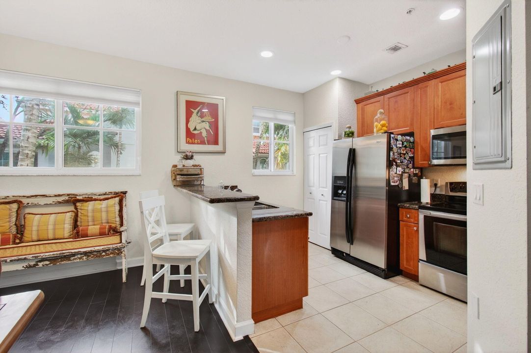 出租: $3,000 (3 贝兹, 2 浴室, 1554 平方英尺)