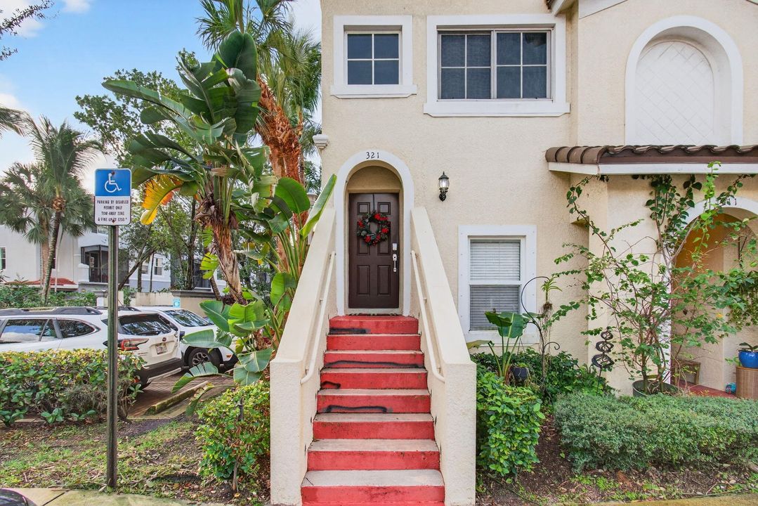 出租: $3,000 (3 贝兹, 2 浴室, 1554 平方英尺)