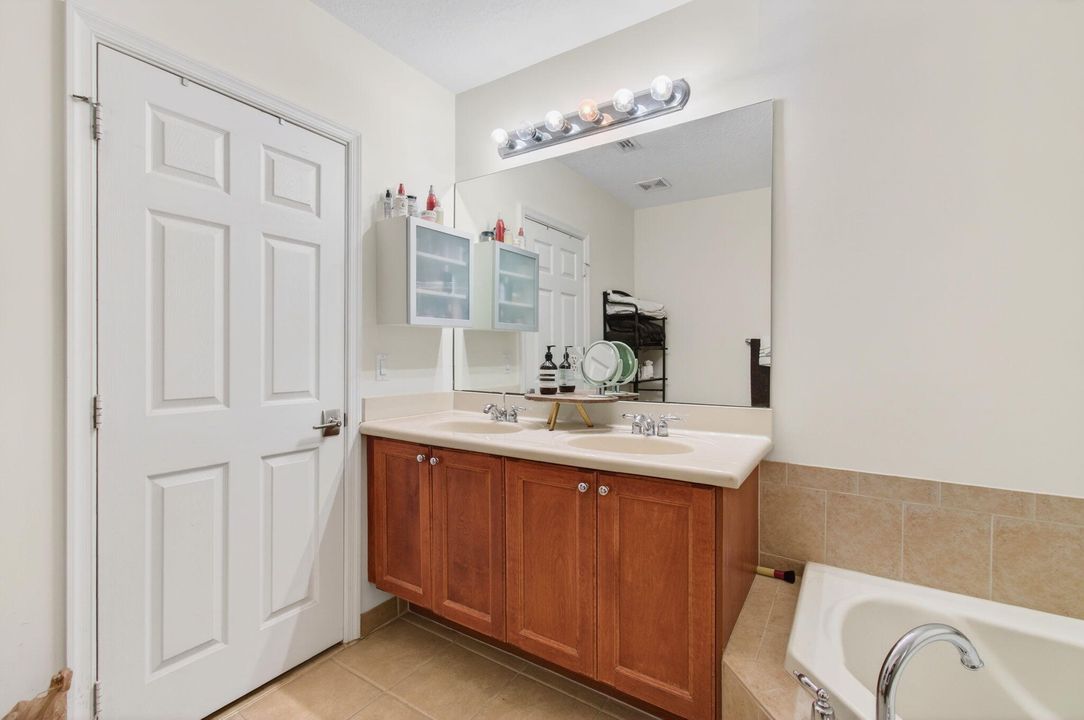 出租: $3,000 (3 贝兹, 2 浴室, 1554 平方英尺)