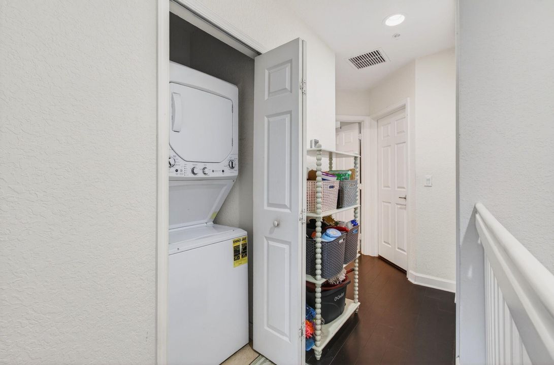 出租: $3,000 (3 贝兹, 2 浴室, 1554 平方英尺)