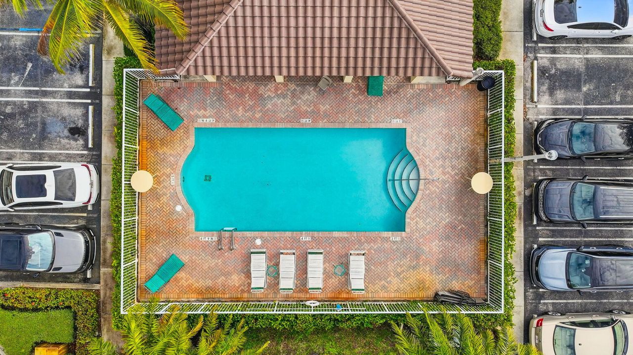 出租: $3,000 (3 贝兹, 2 浴室, 1554 平方英尺)