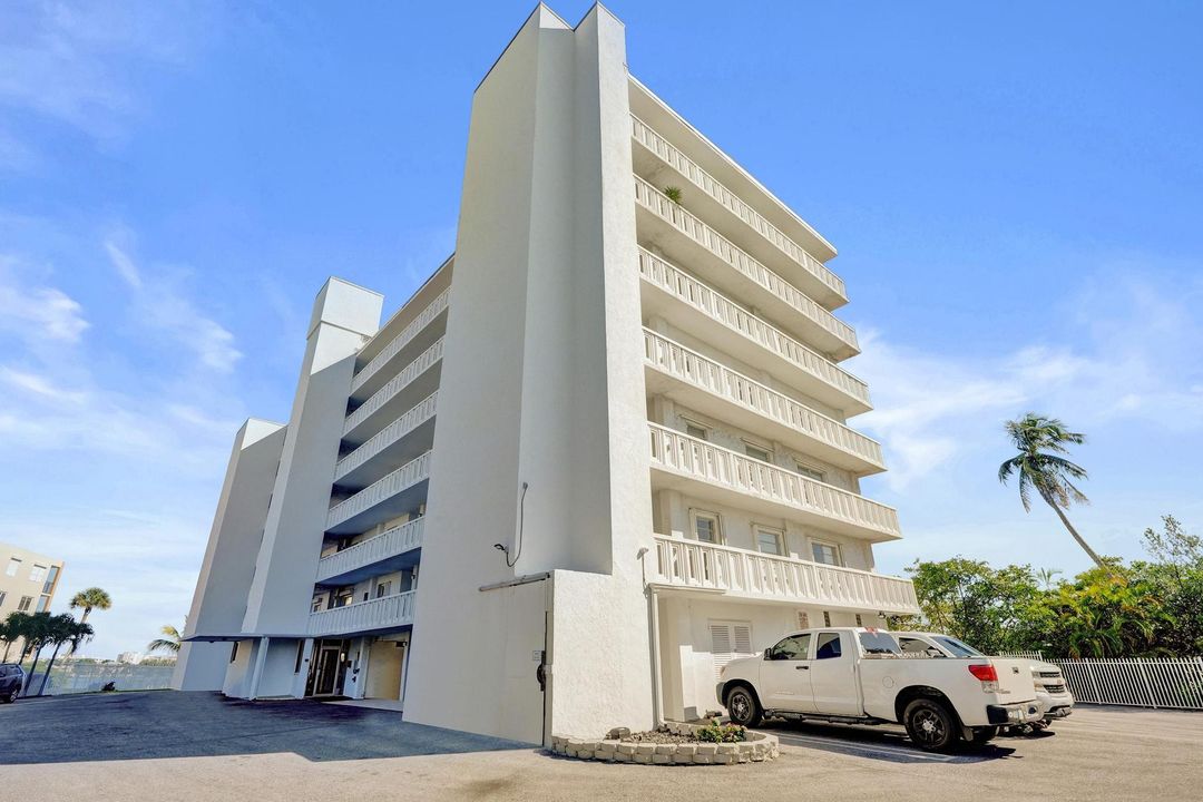 待售: $289,000 (2 贝兹, 2 浴室, 950 平方英尺)