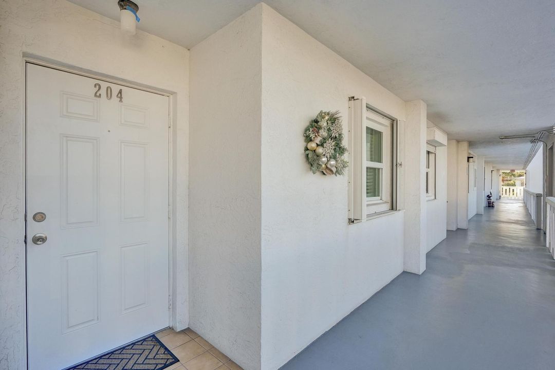 待售: $289,000 (2 贝兹, 2 浴室, 950 平方英尺)