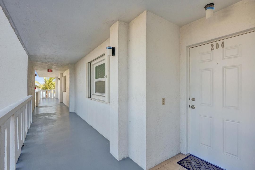 待售: $289,000 (2 贝兹, 2 浴室, 950 平方英尺)