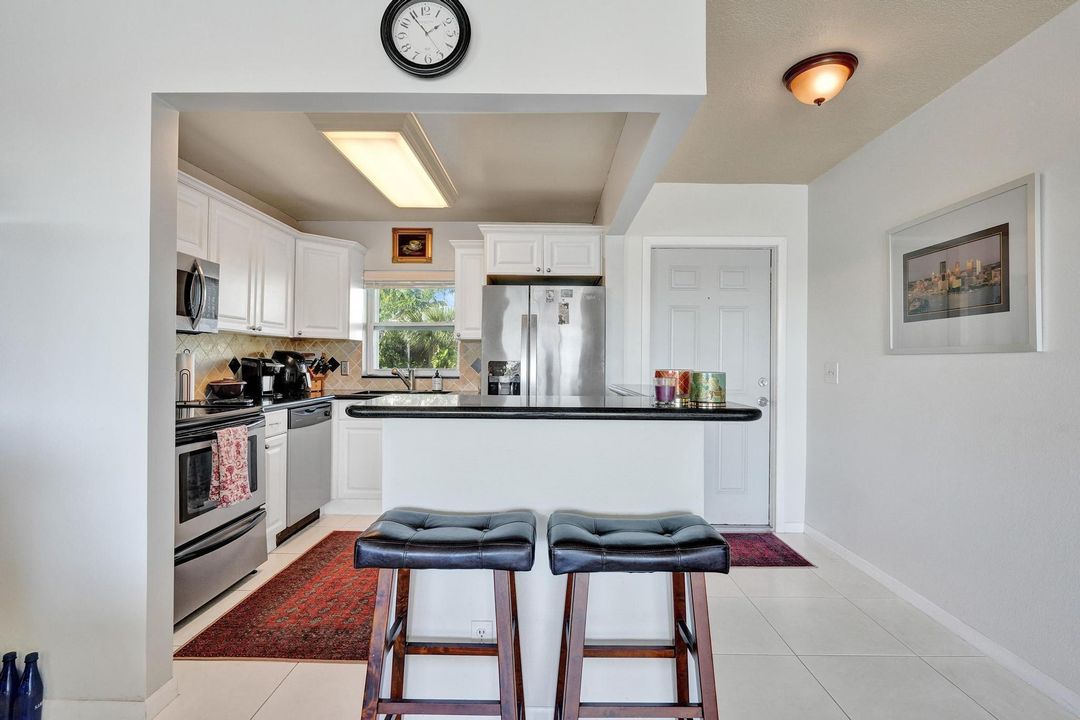 待售: $289,000 (2 贝兹, 2 浴室, 950 平方英尺)