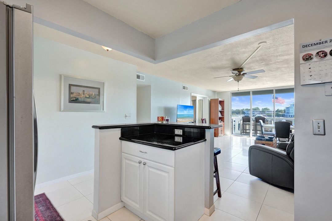 待售: $289,000 (2 贝兹, 2 浴室, 950 平方英尺)