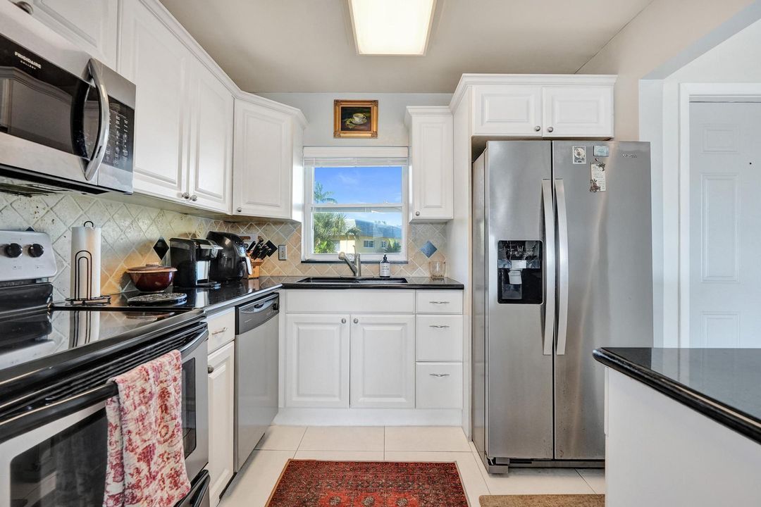 待售: $289,000 (2 贝兹, 2 浴室, 950 平方英尺)