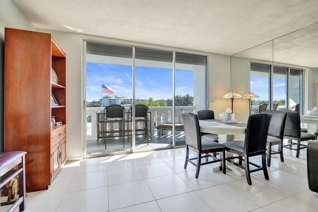 待售: $289,000 (2 贝兹, 2 浴室, 950 平方英尺)