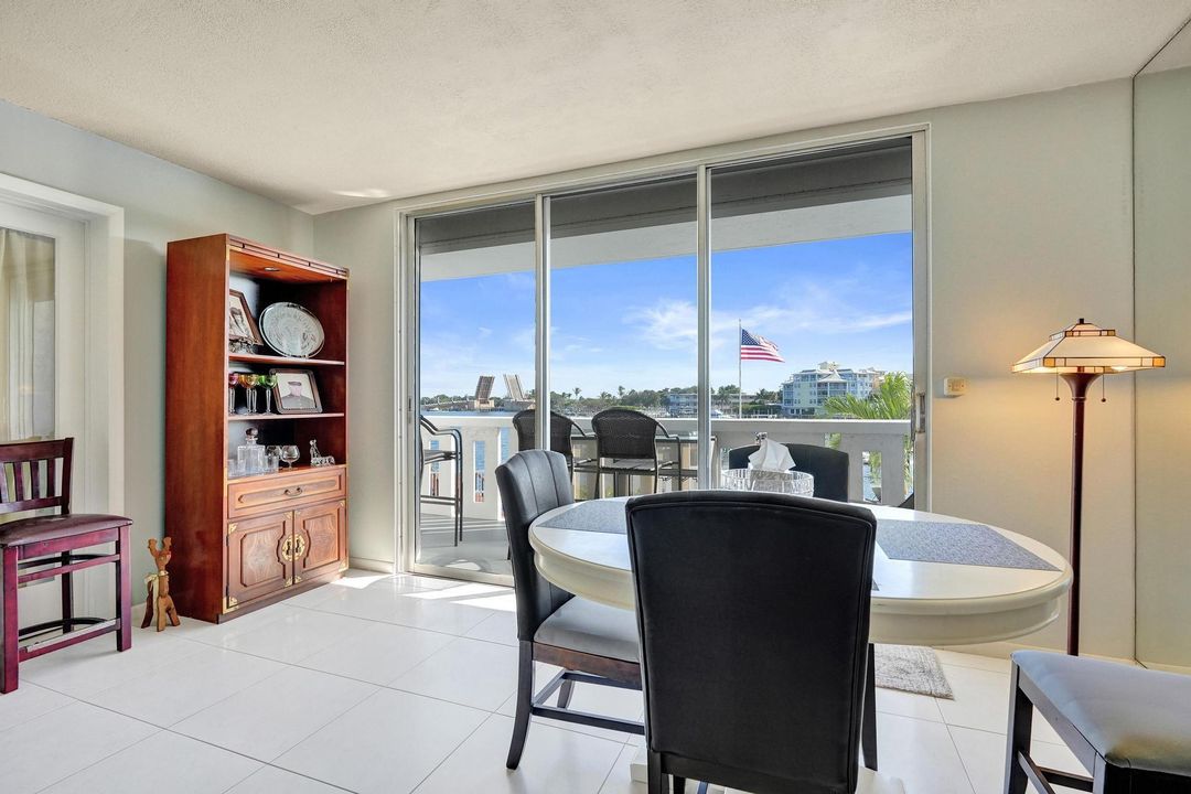 待售: $289,000 (2 贝兹, 2 浴室, 950 平方英尺)