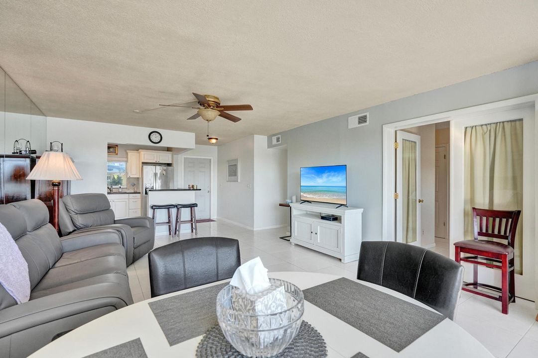 待售: $289,000 (2 贝兹, 2 浴室, 950 平方英尺)