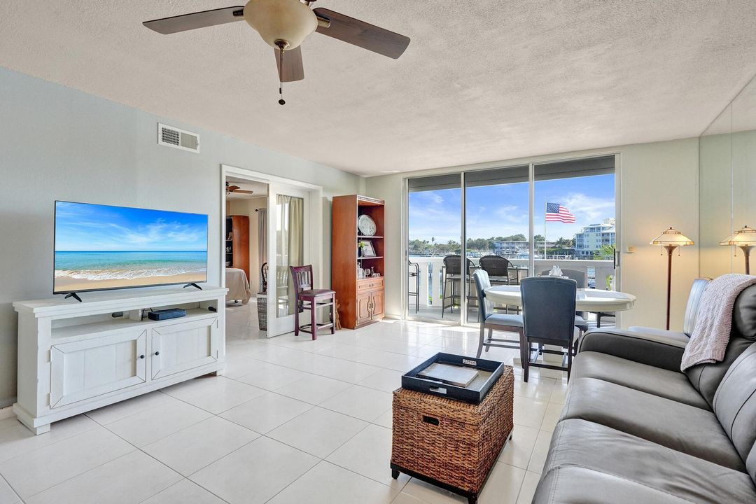 待售: $289,000 (2 贝兹, 2 浴室, 950 平方英尺)