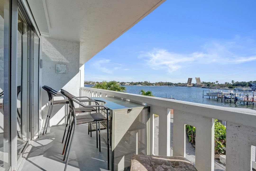 待售: $289,000 (2 贝兹, 2 浴室, 950 平方英尺)