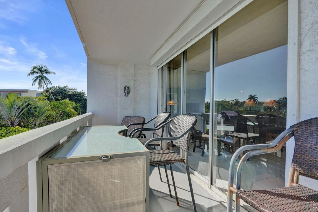 待售: $289,000 (2 贝兹, 2 浴室, 950 平方英尺)