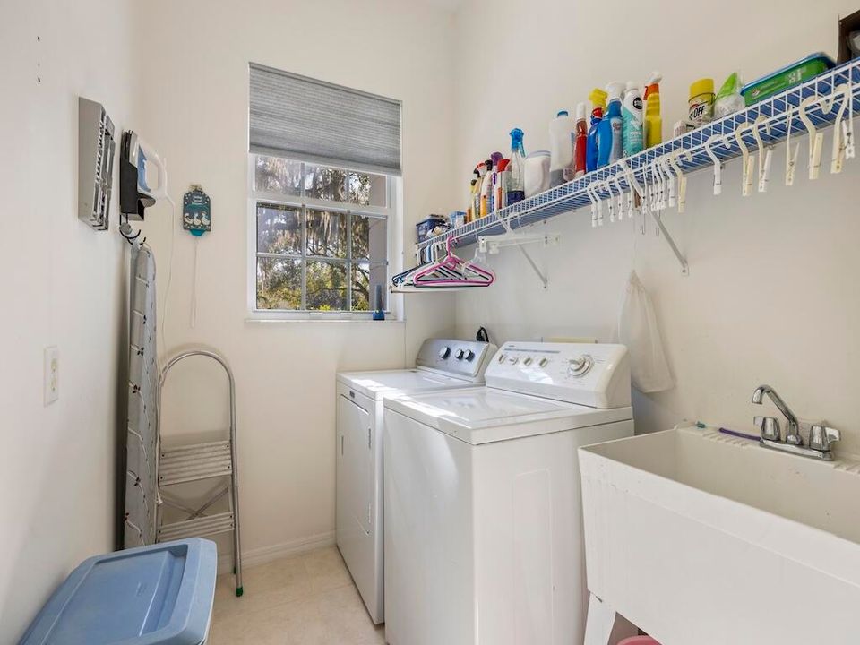 En Venta: $499,000 (3 camas, 3 baños, 2110 Pies cuadrados)