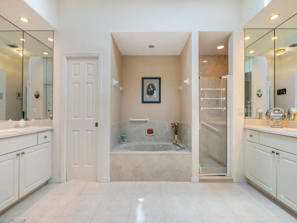 En Venta: $499,000 (3 camas, 3 baños, 2110 Pies cuadrados)