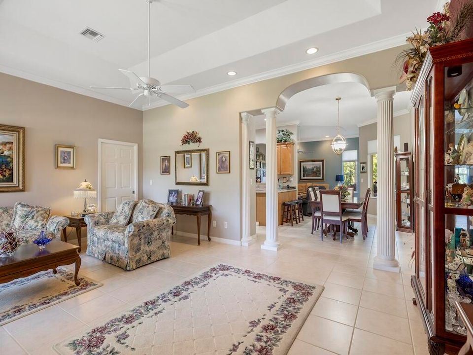 En Venta: $499,000 (3 camas, 3 baños, 2110 Pies cuadrados)