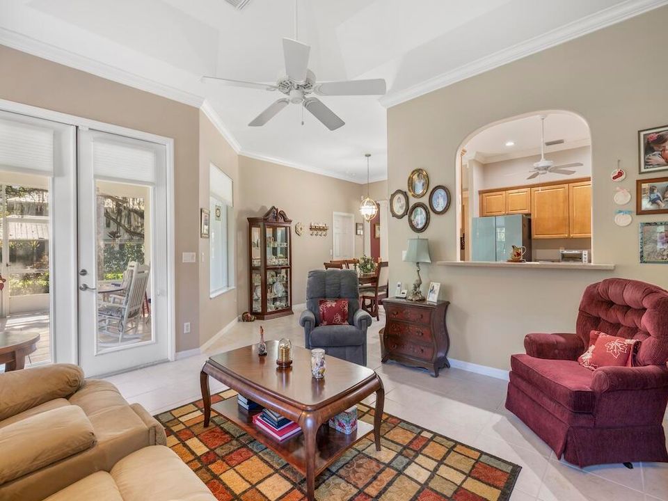 En Venta: $499,000 (3 camas, 3 baños, 2110 Pies cuadrados)