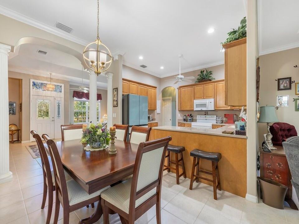 En Venta: $499,000 (3 camas, 3 baños, 2110 Pies cuadrados)