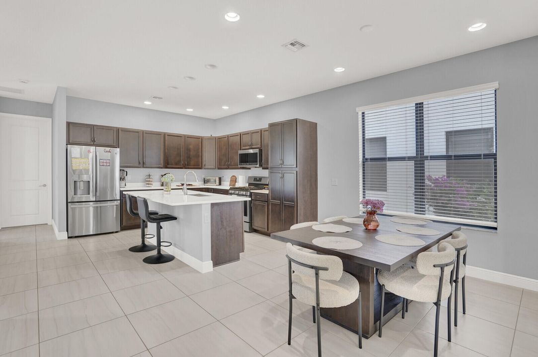 На продажу: $580,000 (3 спален, 2 ванн, 1744 Квадратных фут)