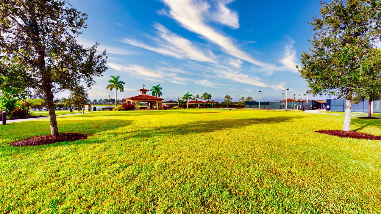 На продажу: $449,000 (2 спален, 2 ванн, 2198 Квадратных фут)