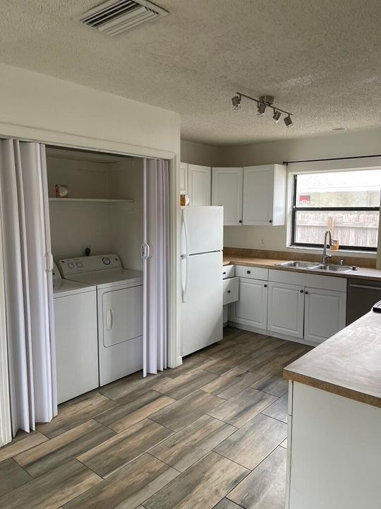 For Rent: $3,200 (4 beds, 2 baths, 1600 Square Feet)