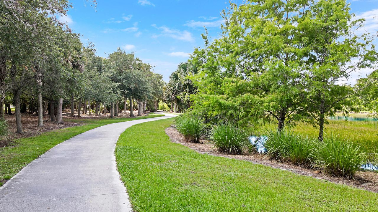 En Venta: $369,000 (4 camas, 3 baños, 2160 Pies cuadrados)