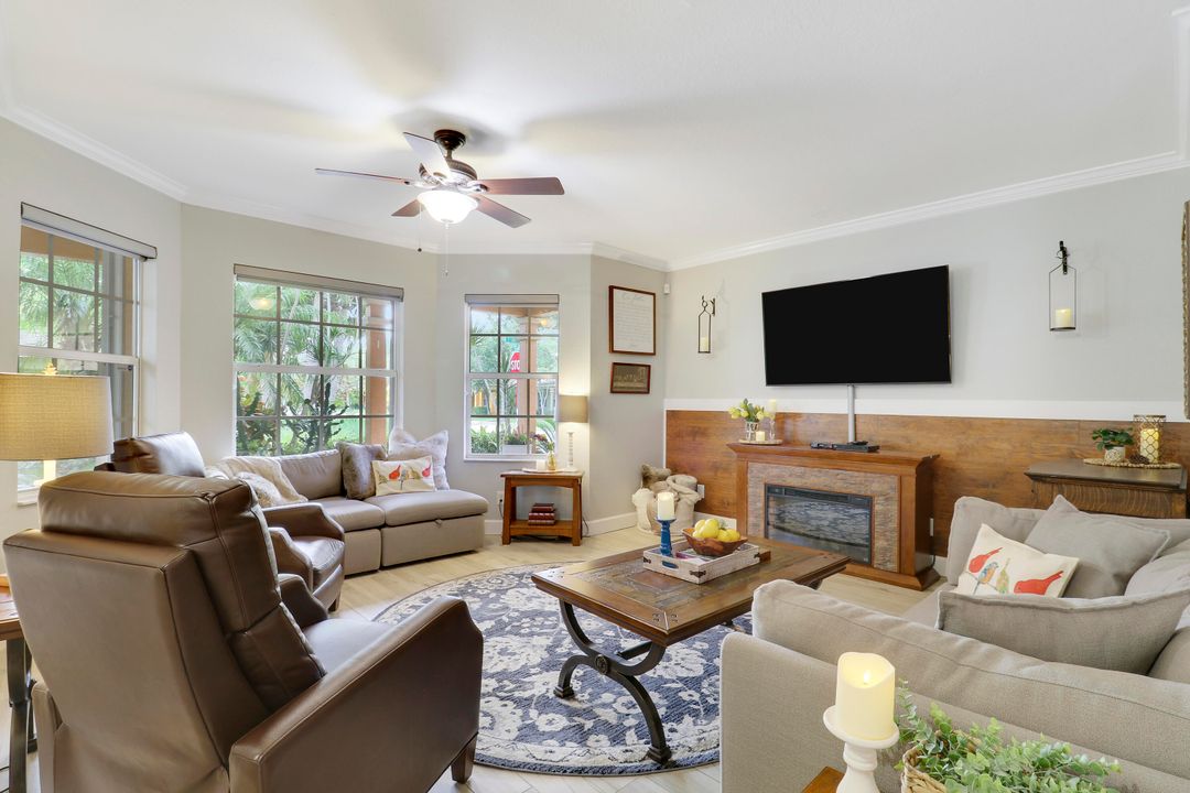 En Venta: $369,000 (4 camas, 3 baños, 2160 Pies cuadrados)