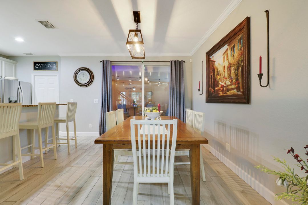 En Venta: $369,000 (4 camas, 3 baños, 2160 Pies cuadrados)