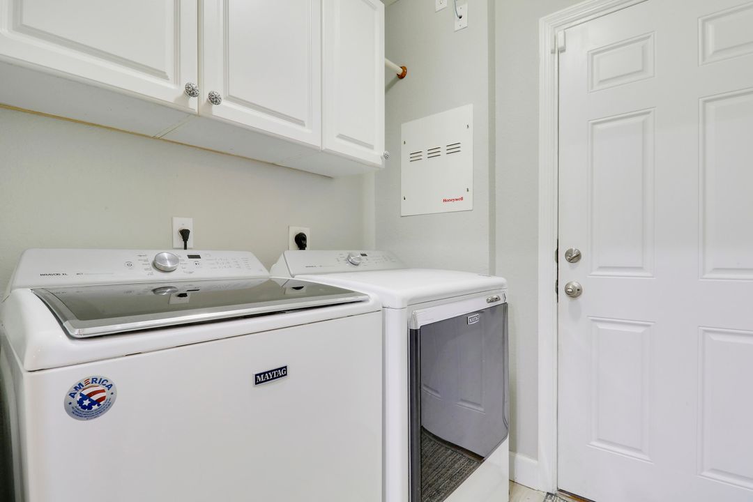 En Venta: $369,000 (4 camas, 3 baños, 2160 Pies cuadrados)