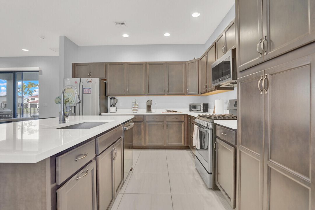 На продажу: $580,000 (3 спален, 2 ванн, 1744 Квадратных фут)