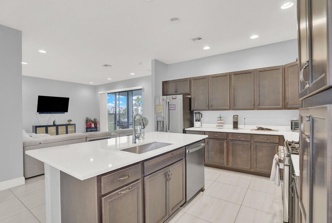 На продажу: $580,000 (3 спален, 2 ванн, 1744 Квадратных фут)