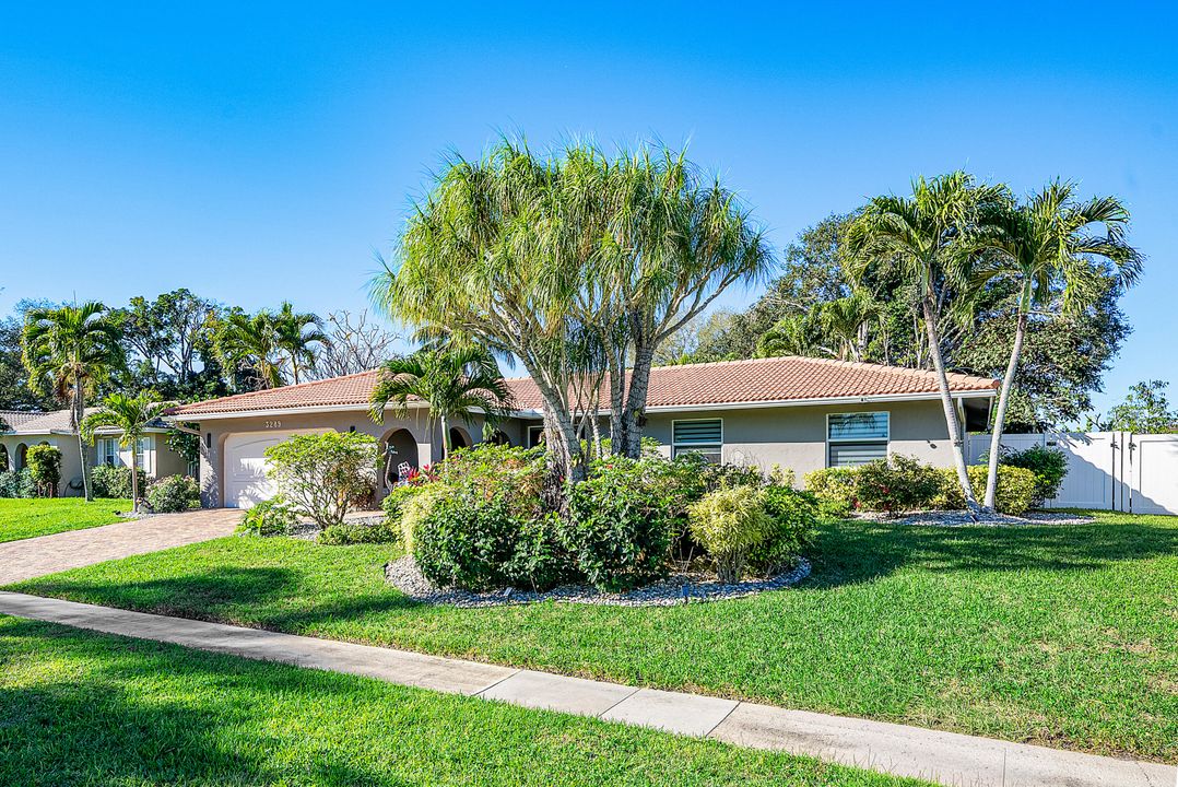 En Venta: $929,000 (3 camas, 2 baños, 1540 Pies cuadrados)