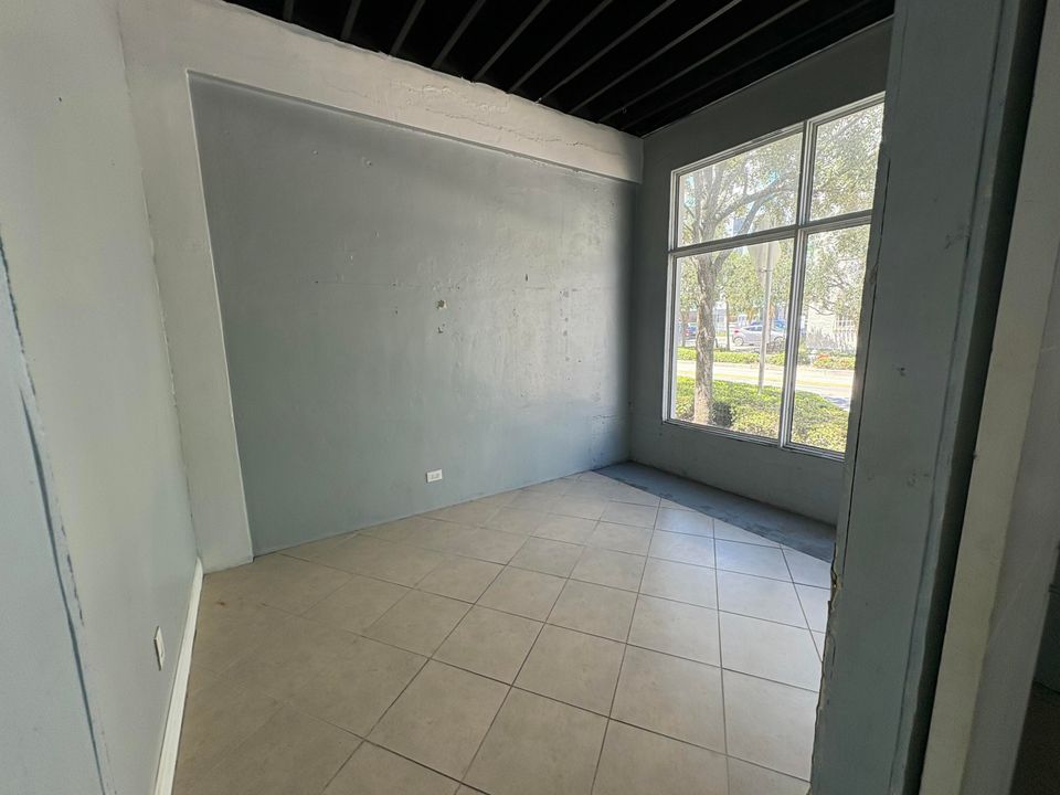 En Venta: $4,000 (0 camas, 0 baños, 1982 Pies cuadrados)