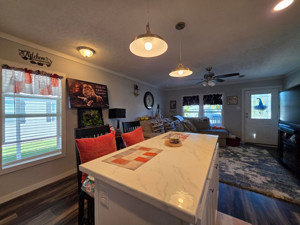 For Sale: $115,000 (2 beds, 2 baths, 1200 Square Feet)