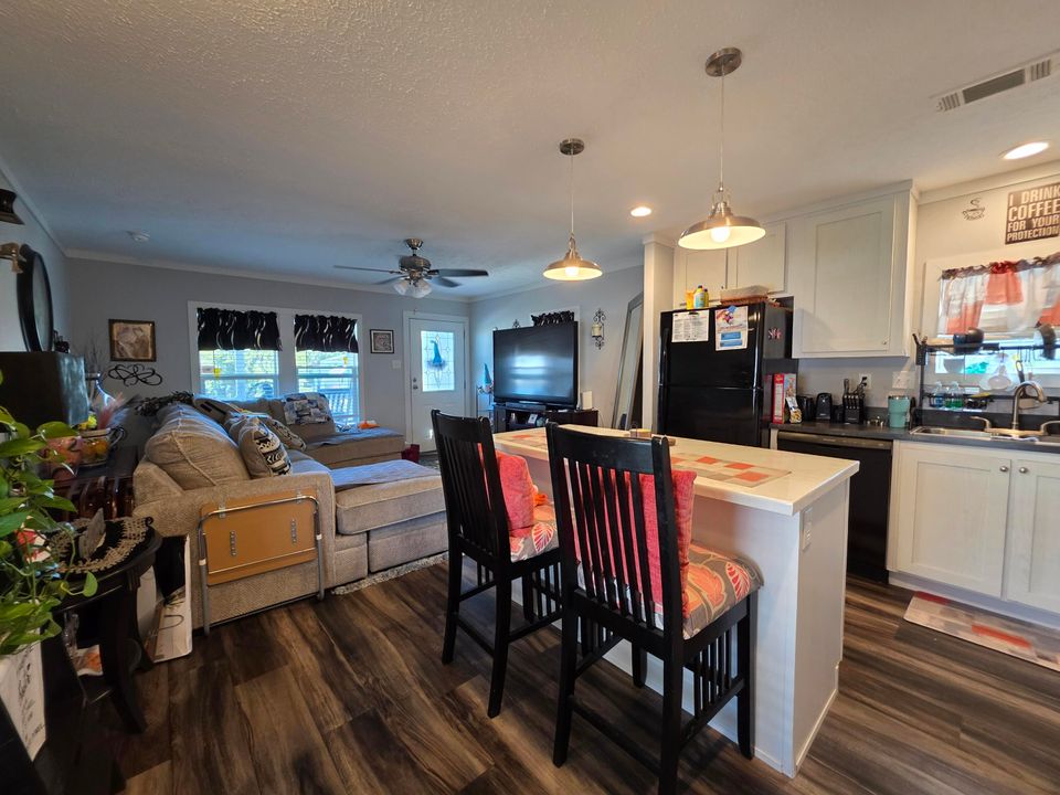 For Sale: $115,000 (2 beds, 2 baths, 1200 Square Feet)