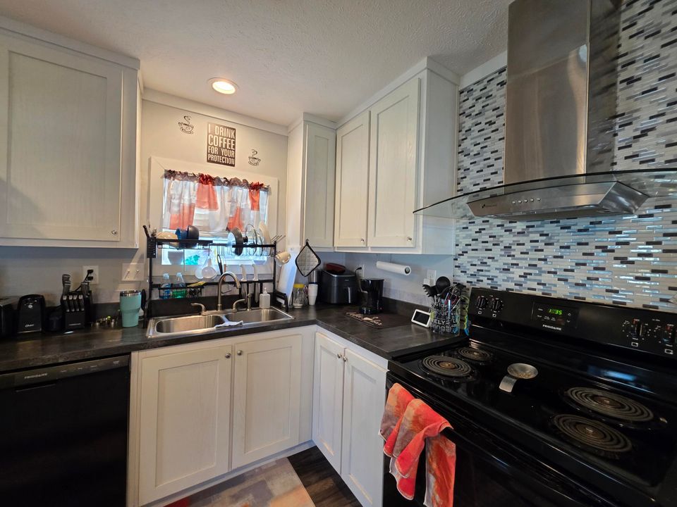 For Sale: $115,000 (2 beds, 2 baths, 1200 Square Feet)