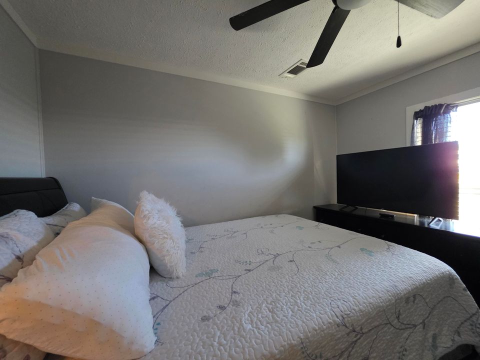 For Sale: $115,000 (2 beds, 2 baths, 1200 Square Feet)