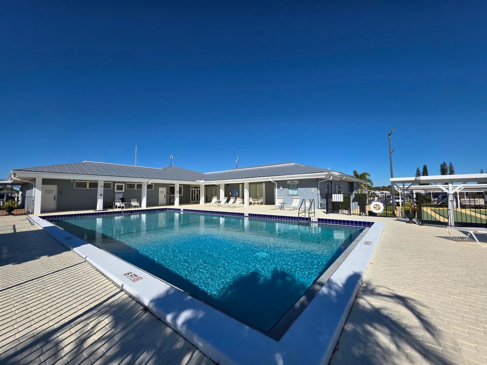 For Sale: $115,000 (2 beds, 2 baths, 1200 Square Feet)