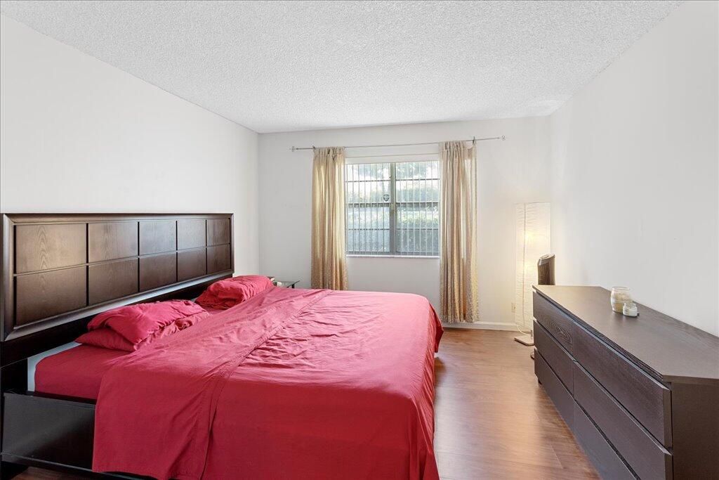 На продажу: $251,000 (2 спален, 2 ванн, 978 Квадратных фут)