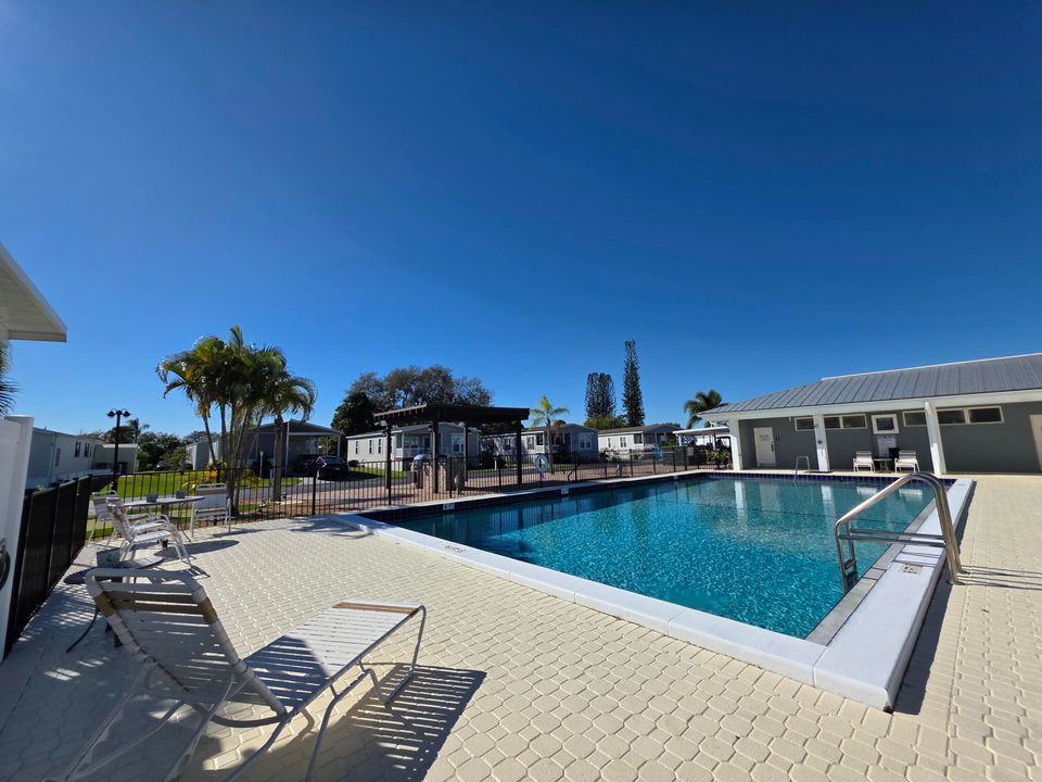 For Sale: $115,000 (2 beds, 2 baths, 1200 Square Feet)