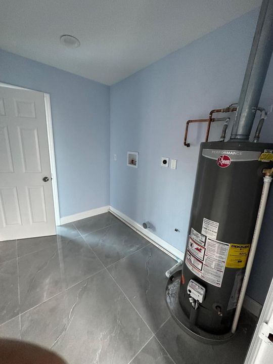 For Rent: $3,200 (4 beds, 2 baths, 1411 Square Feet)