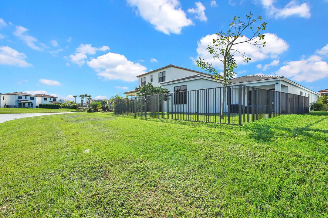 На продажу: $580,000 (3 спален, 2 ванн, 1744 Квадратных фут)