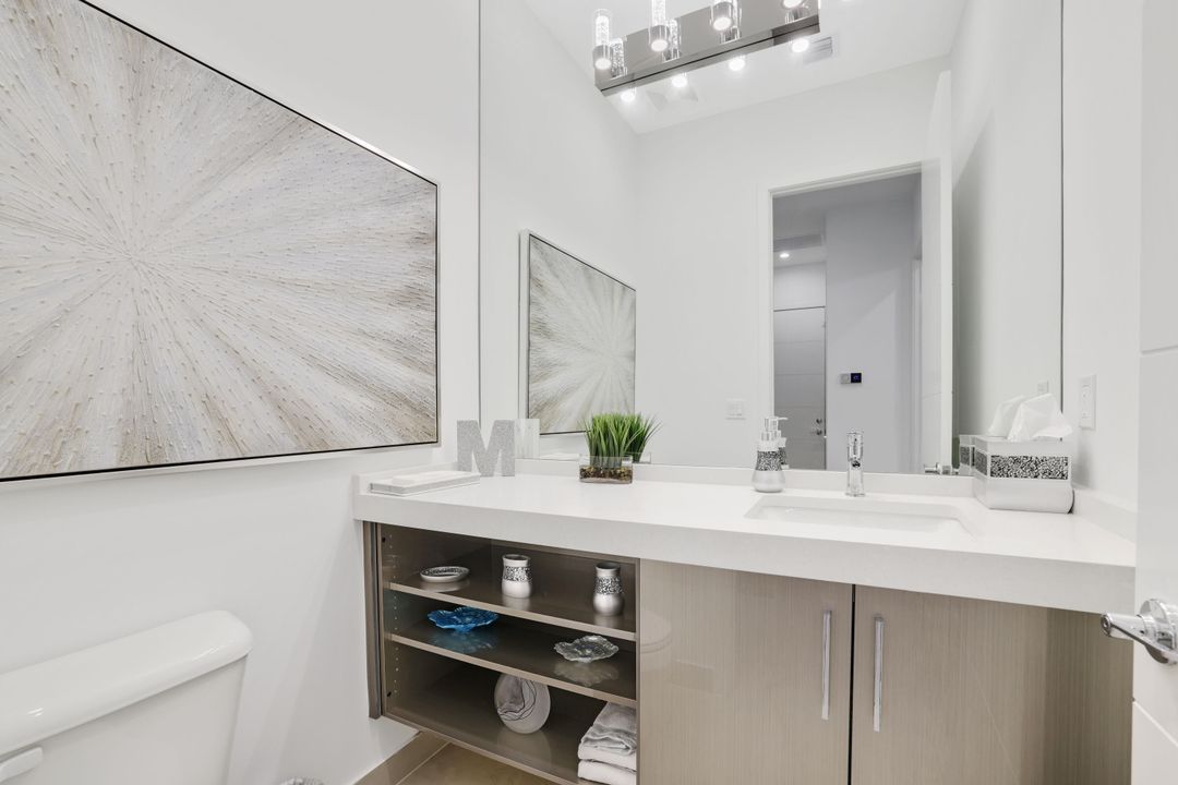 For Sale: $3,099,000 (5 beds, 6 baths, 5378 Square Feet)