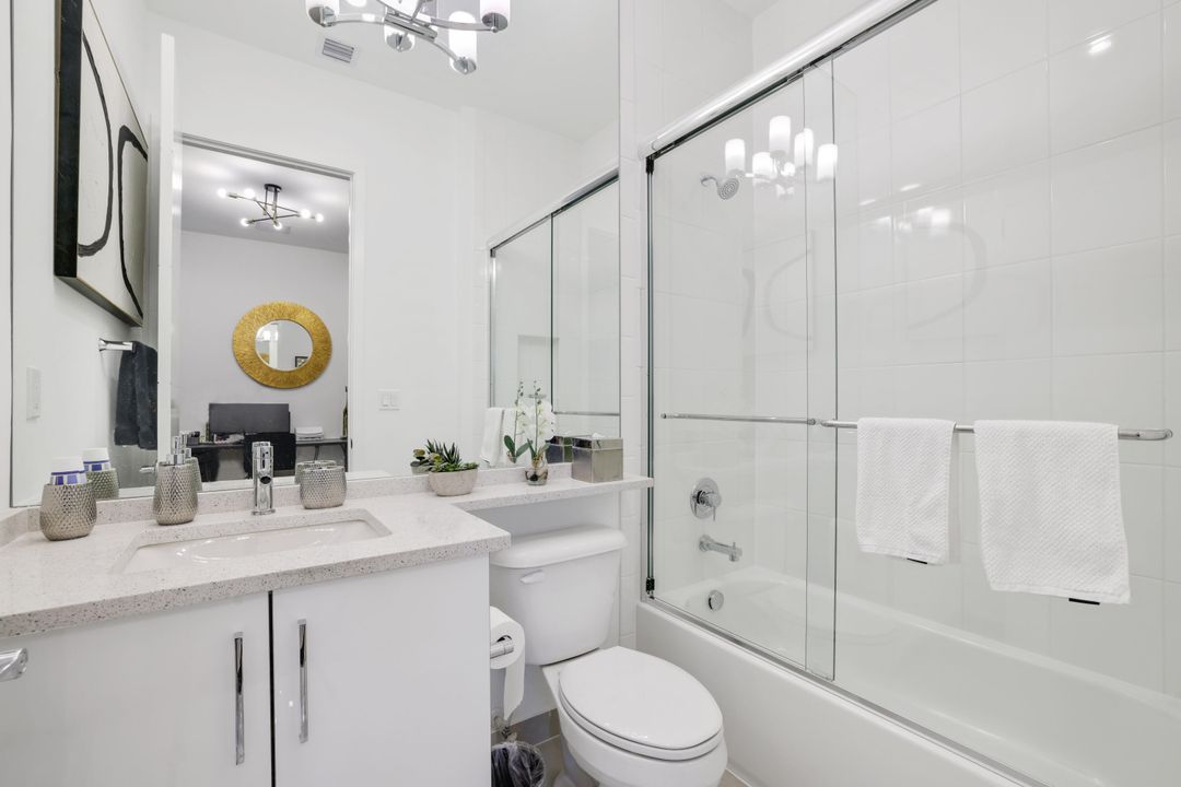 For Sale: $3,099,000 (5 beds, 6 baths, 5378 Square Feet)