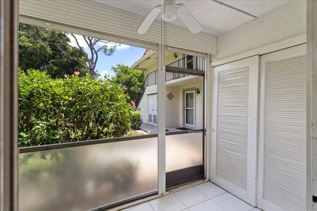 На продажу: $251,000 (2 спален, 2 ванн, 978 Квадратных фут)