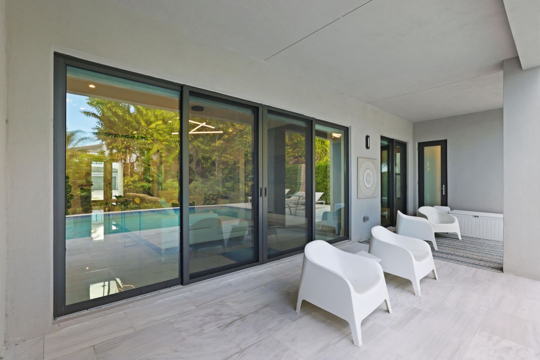 For Sale: $3,099,000 (5 beds, 6 baths, 5378 Square Feet)