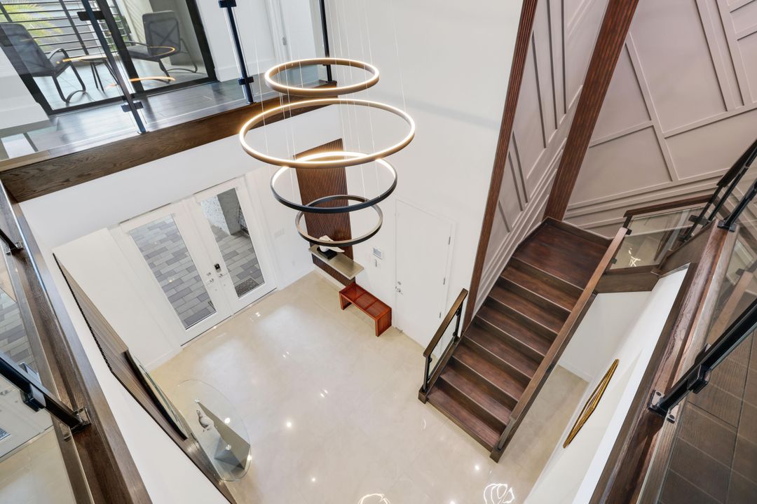 For Sale: $3,099,000 (5 beds, 6 baths, 5378 Square Feet)