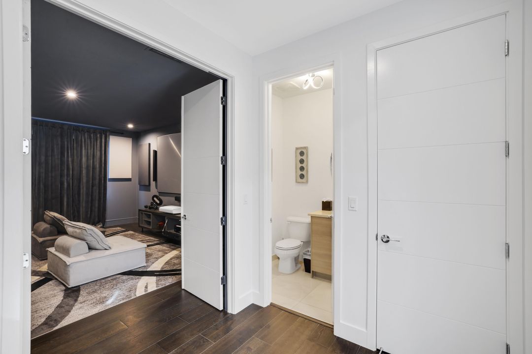 For Sale: $3,099,000 (5 beds, 6 baths, 5378 Square Feet)