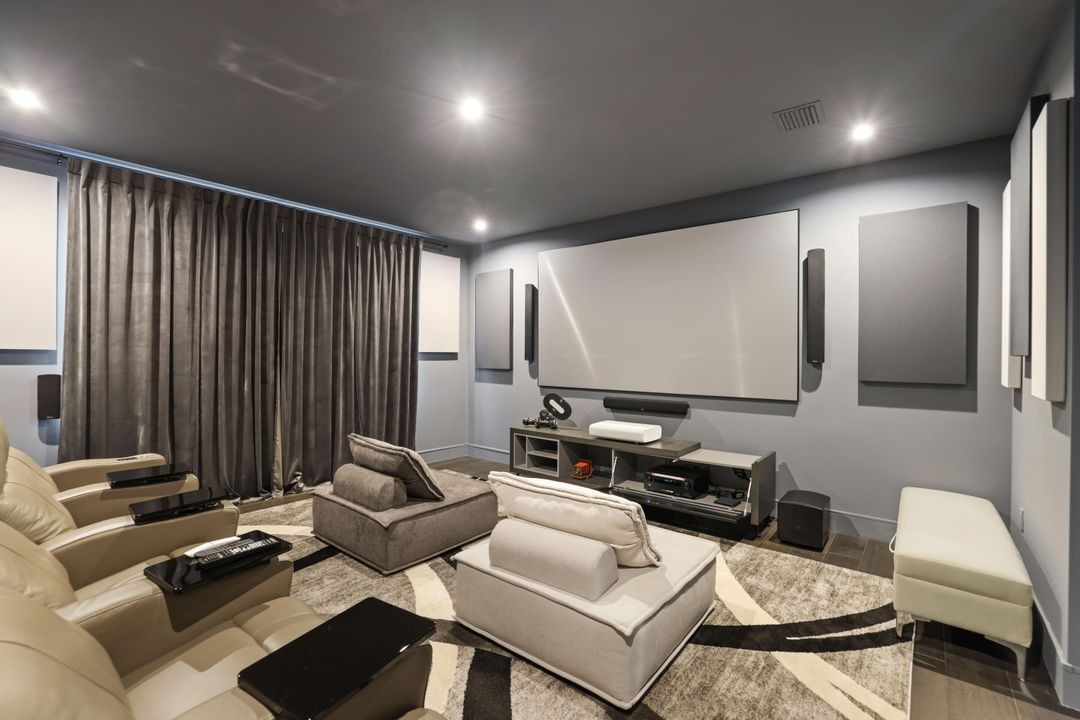 For Sale: $3,099,000 (5 beds, 6 baths, 5378 Square Feet)