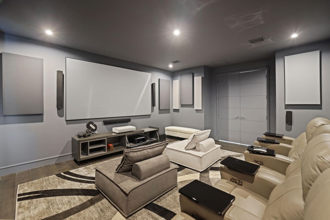 For Sale: $3,099,000 (5 beds, 6 baths, 5378 Square Feet)